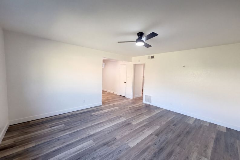 Photo 3 of 33 of 12927 Lariat Ln, Norwalk, CA