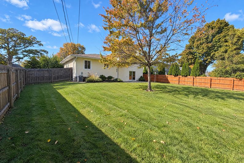 Photo 21 of 25 of 4720 McBane Ct, Columbus, OH