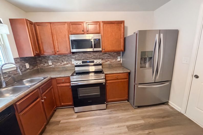 Photo 3 of 21 of 1131 Langston Dr, Greensboro, NC