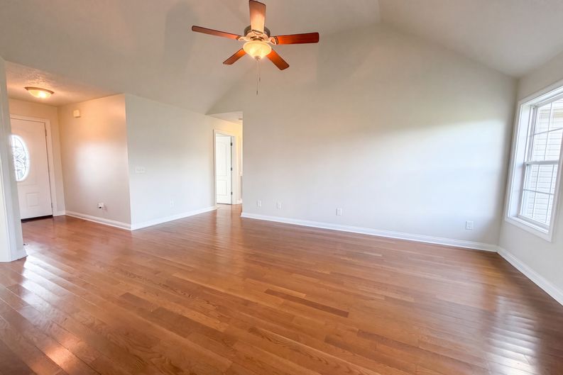 Photo 3 of 19 of 111 Beaver Creek Dr, Portland, TN
