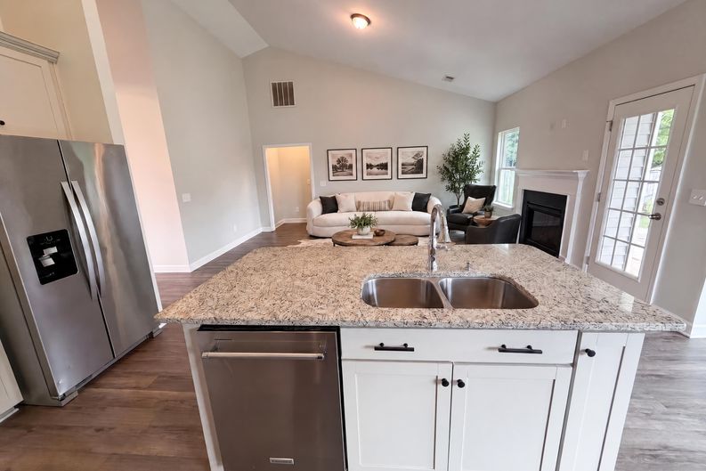 Photo 8 of 24 of 345 Hollow Cove Rd, Chapin, SC