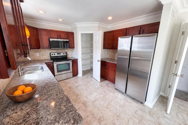 Photo 11 of 44 of 42824 Greystone Dr, Sterling Heights, MI