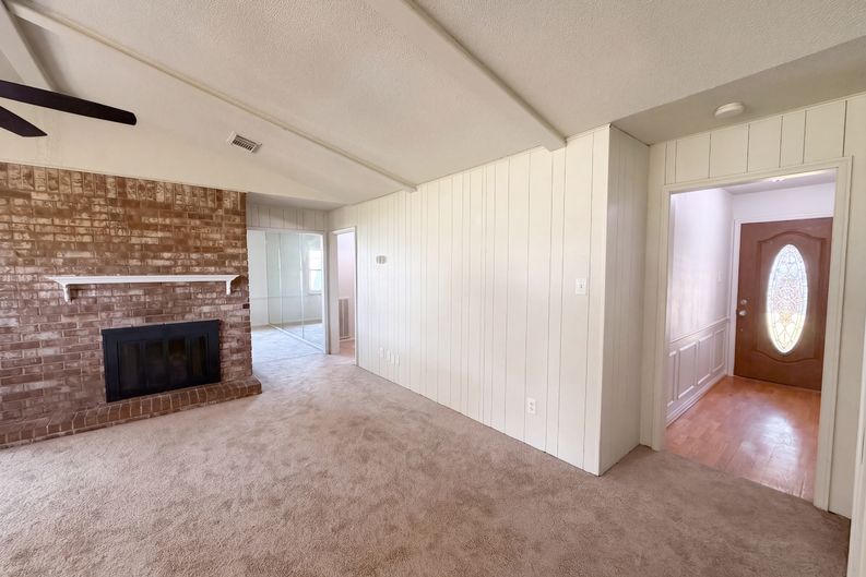 Photo 10 of 19 of 609 Heather Ln, Friendswood, TX