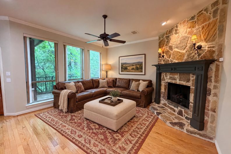 Photo 9 of 29 of 1309 Winding Brook Dr, Garland, TX