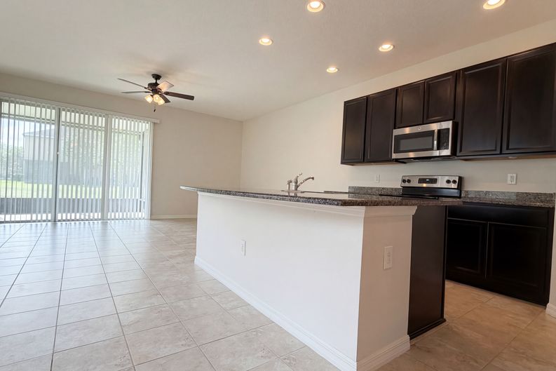 Photo 10 of 29 of 7070 Woodchase Glen Dr, Riverview, FL