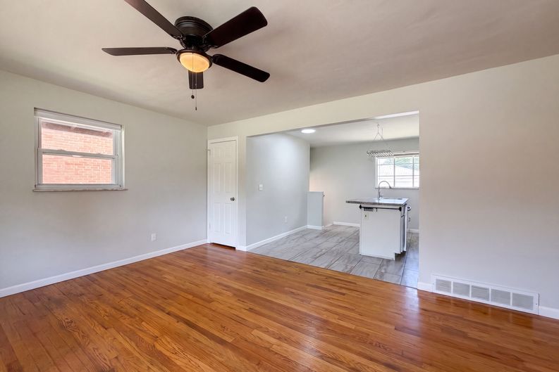 Photo 6 of 26 of 9132 Trinidad Dr, Cincinnati, OH