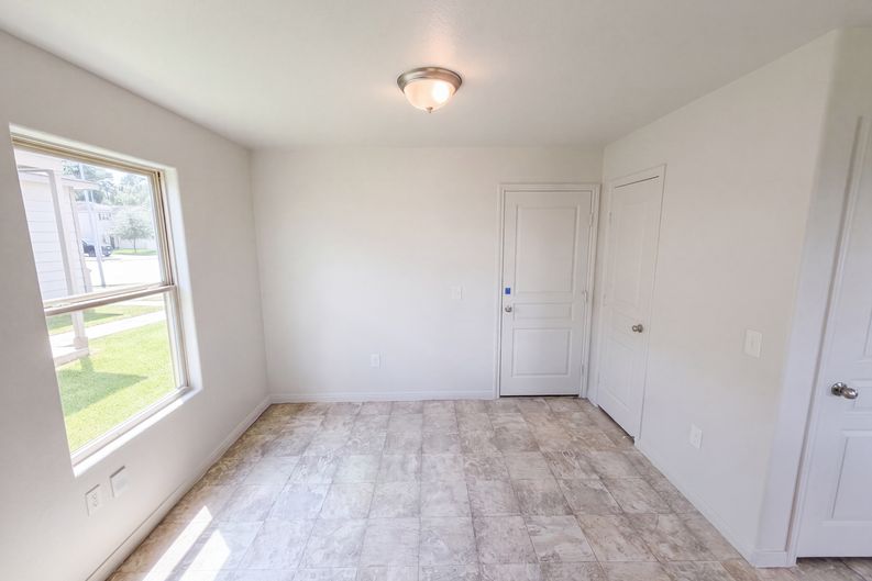 Photo 9 of 25 of 10335 Dawson Hill Ln, Houston, TX