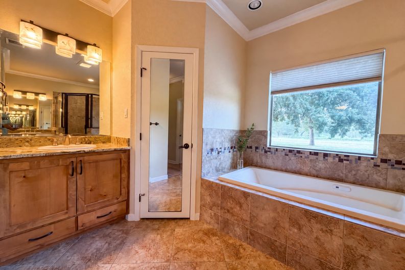 Photo 18 of 23 of 197 Vintage Ranch Cir, La Vernia, TX