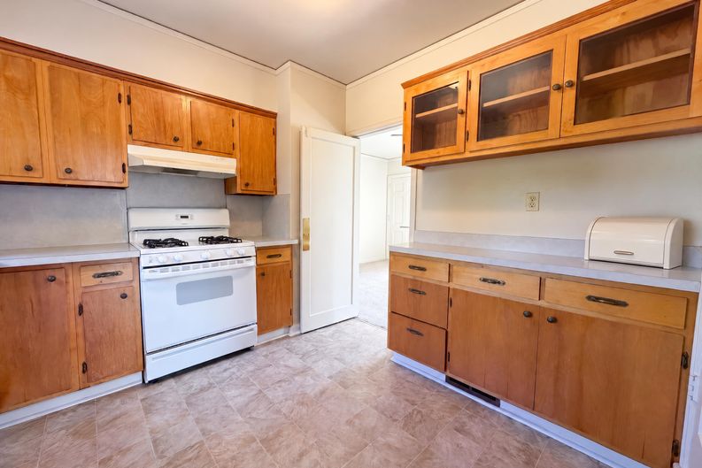 Photo 6 of 20 of 4815 SE 99th Ave, Portland, OR