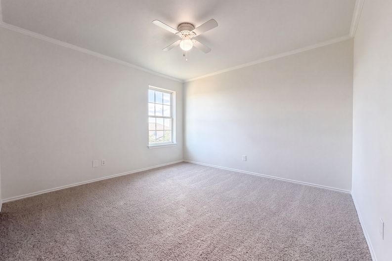 Photo 12 of 24 of 129 Carmel Dr, Cibolo, TX