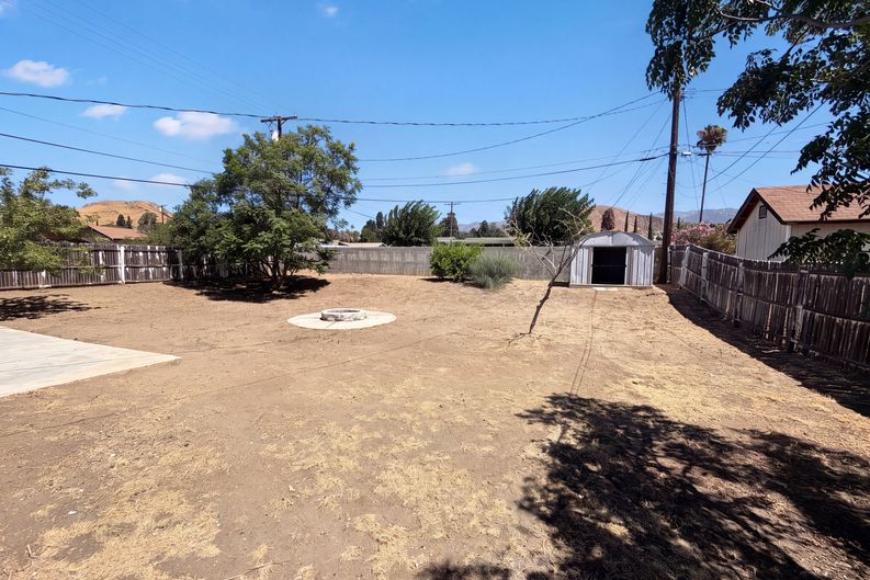 Photo 18 of 21 of 415 E Indian School Ln, Banning, CA