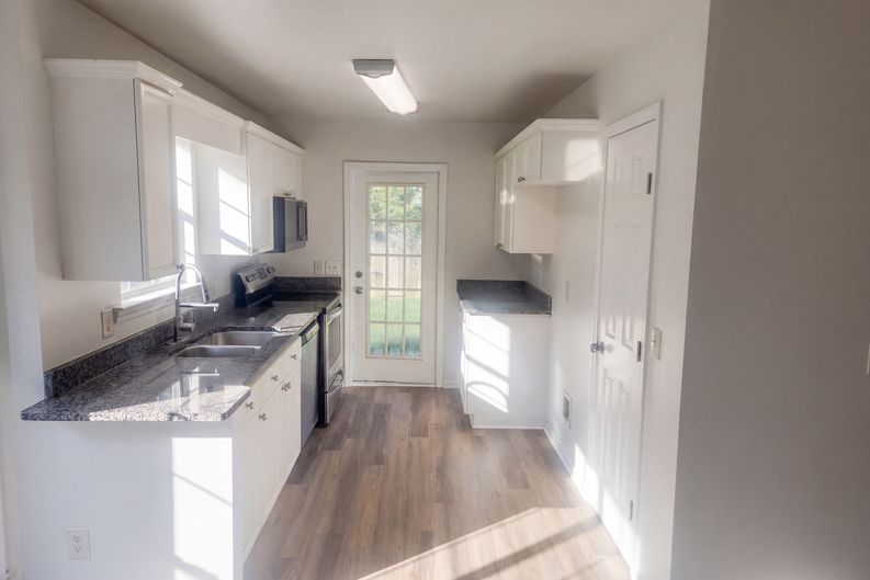Photo 8 of 22 of 137 Mayfair Ln, Calera, AL