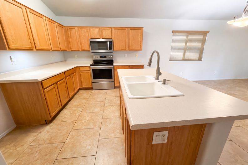Photo 5 of 43 of 14521 N 126th Ave, El Mirage, AZ