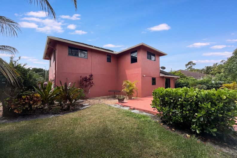 Photo 35 of 47 of 118 Waterway Rd, Royal Palm Beach, FL