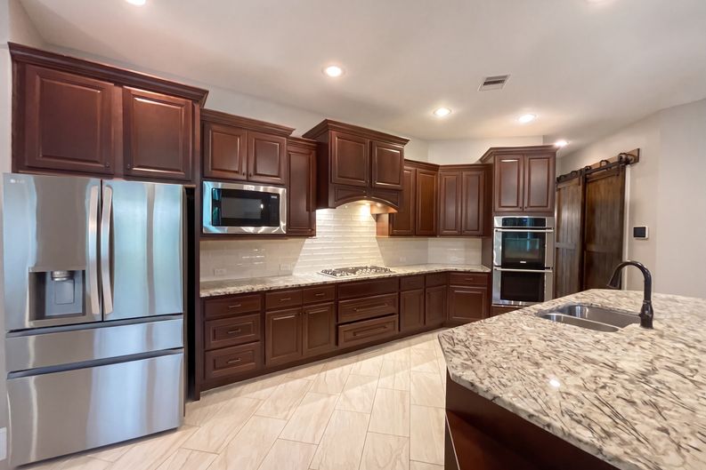 Photo 11 of 27 of 31403 Imperial Bluff Ct, Spring, TX