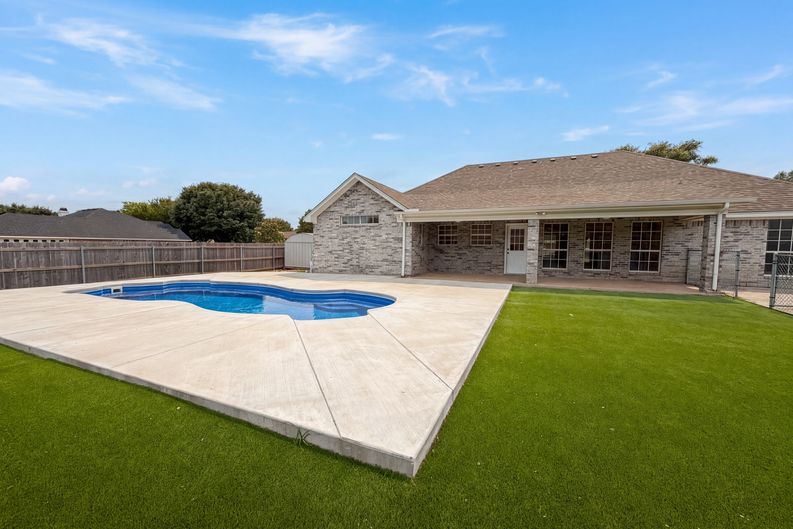 Photo 5 of 25 of 1226 Oakmanor Cir, Hewitt, TX