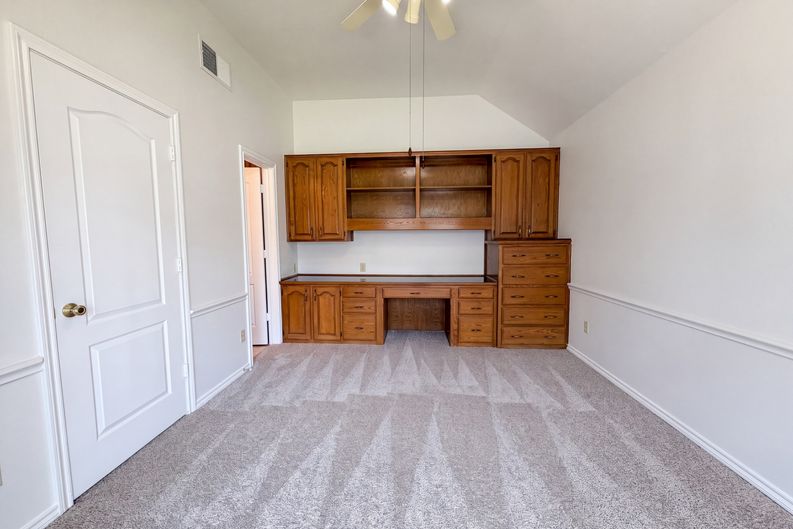 Photo 13 of 23 of 7632 Westwind Dr, Fort Worth, TX