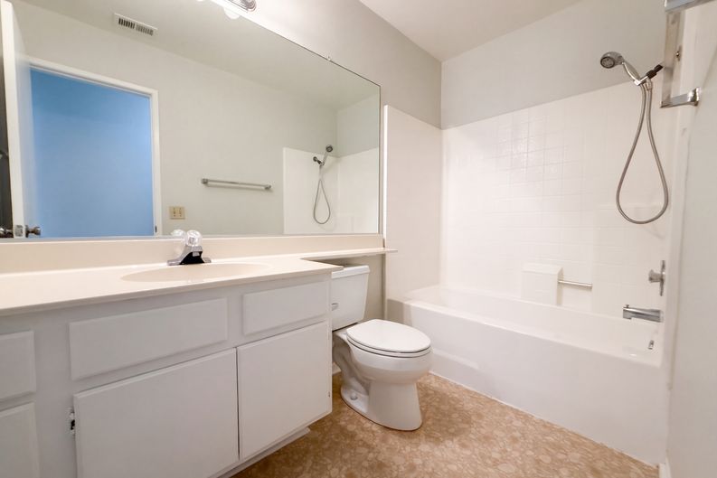 Photo 11 of 23 of 2591 Bedford Ave, Hemet, CA