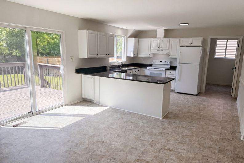 Photo 9 of 28 of 21425 Averhill St, Farmington Hills, MI