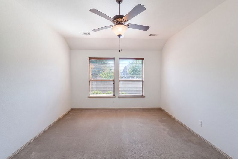 Photo 12 of 29 of 8152 Black Sumac Dr, Fort Worth, TX