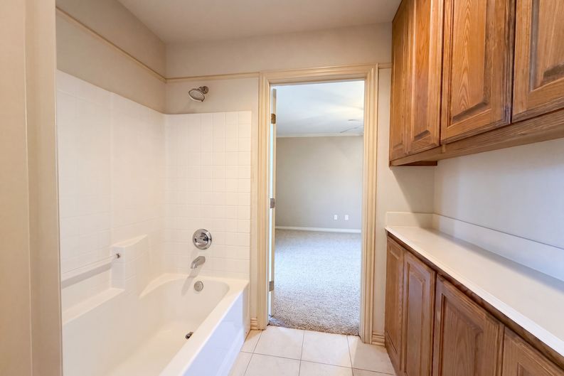 Photo 11 of 20 of 5107 Chesterfield Pl, Arlington, TX