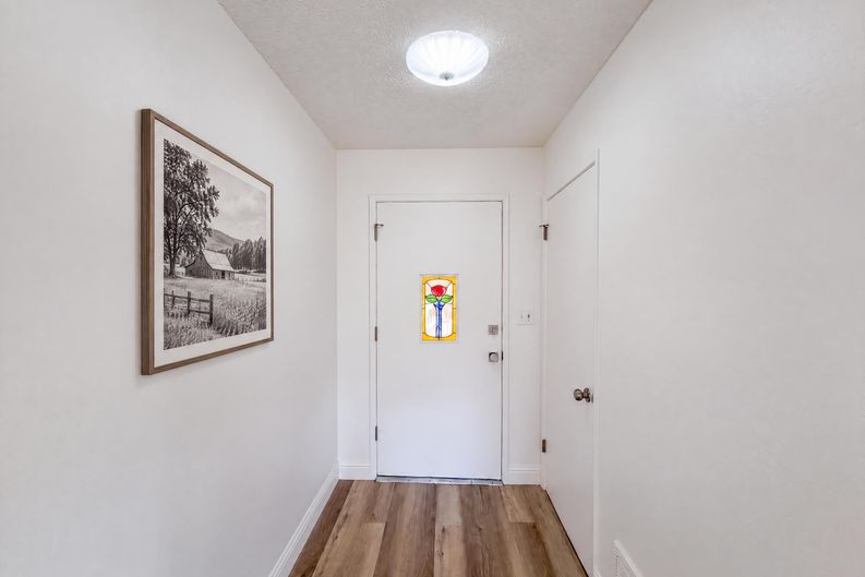 Photo 6 of 41 of 7007 Ursa Pkwy, Sacramento, CA