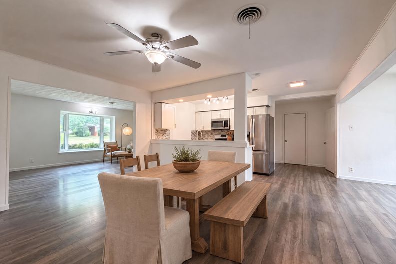 Photo 8 of 20 of 1805 Brookview Dr, Arlington, TX