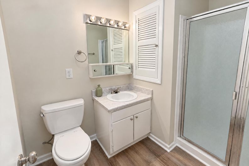 Photo 10 of 19 of 3305 Winchester Dr, Greensboro, NC