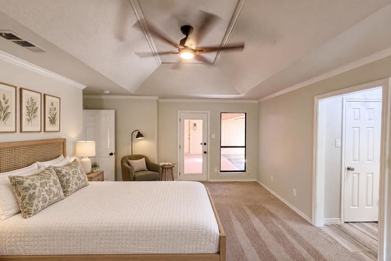 Photo 10 of 21 of 9 Muirfield Ct, Roanoke, TX