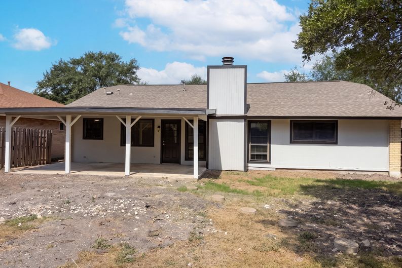 Photo 5 of 16 of 414 Jeanette Dr, Converse, TX