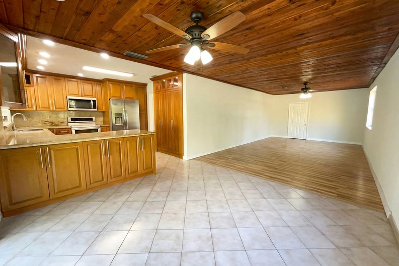 Photo 10 of 21 of 10001 SW 99th Ave, Miami, FL