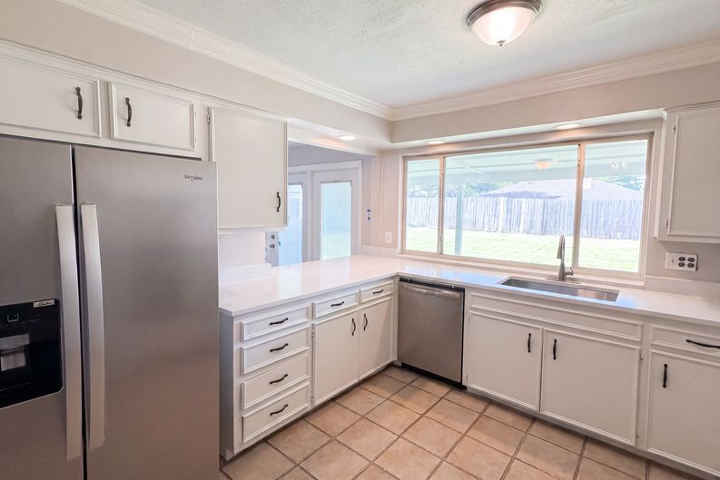 Photo 6 of 22 of 1618 Woodcrest Ln, Carrollton, TX