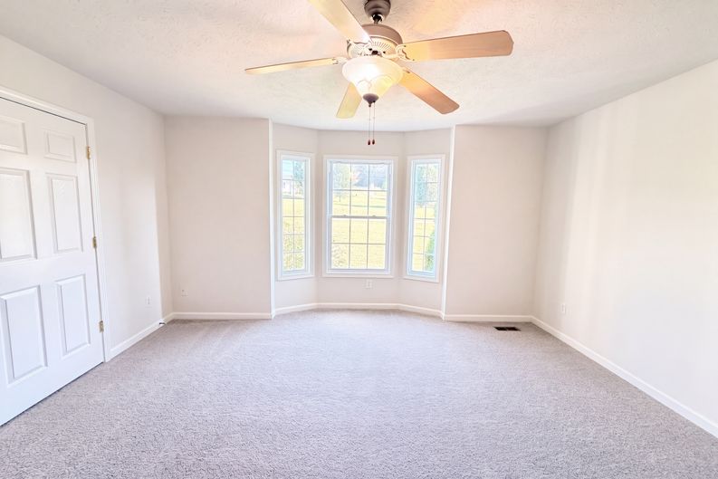 Photo 11 of 24 of 3692 Armstrong Rd, Springfield, TN