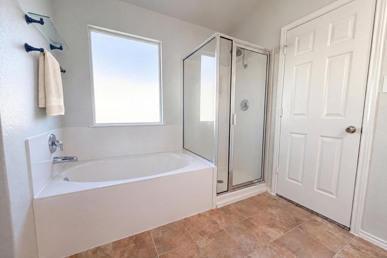 Photo 12 of 16 of 2886 Oakbranch Rdg, New Braunfels, TX
