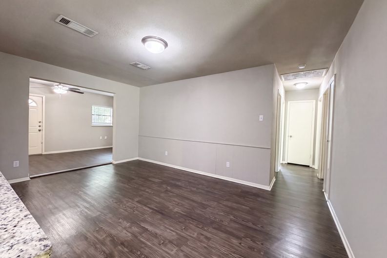 Photo 6 of 20 of 330 E Coral Way, Grand Prairie, TX