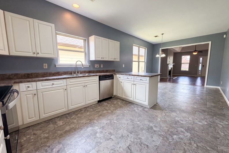 Photo 7 of 19 of 1124 Washington Dr, Moody, AL