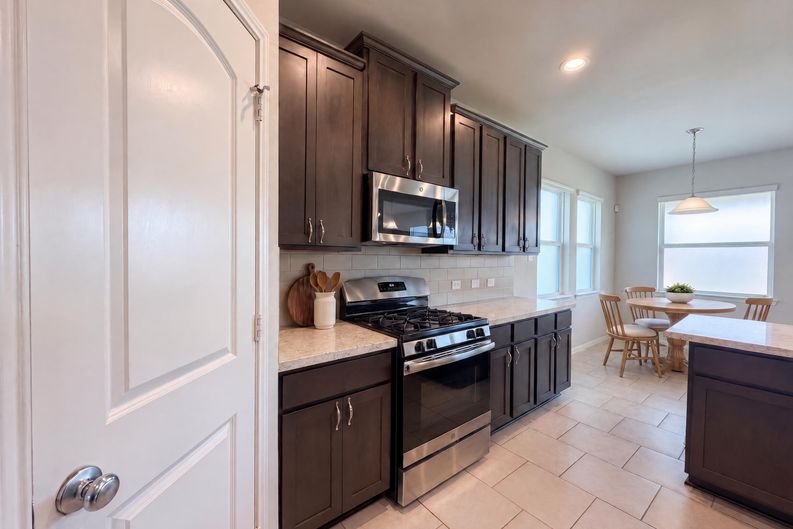 Photo 7 of 22 of 222 Ashley Way, Alvin, TX