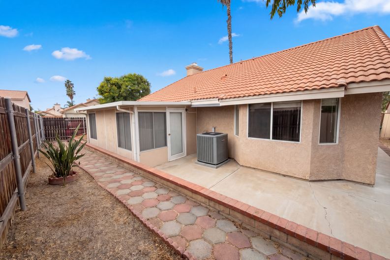 Photo 19 of 23 of 2591 Bedford Ave, Hemet, CA