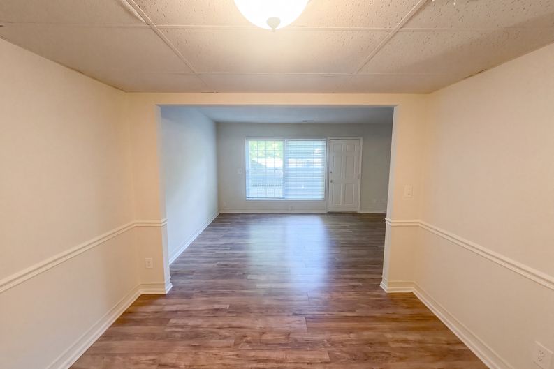 Photo 3 of 21 of 3229 Regents Park Ln, Greensboro, NC