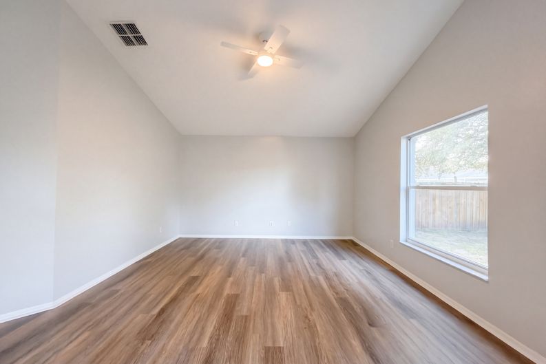 Photo 22 of 41 of 9703 Glenpointe Dr, Riverview, FL