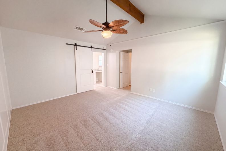 Photo 17 of 27 of 1208 Hillcrest Dr, Euless, TX