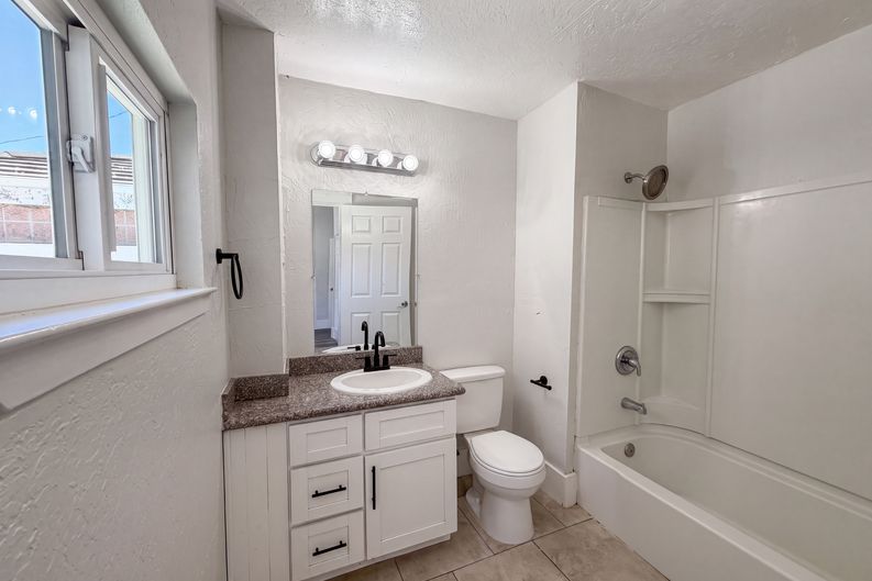 Photo 21 of 29 of 1860 W Willow St, Stockton, CA