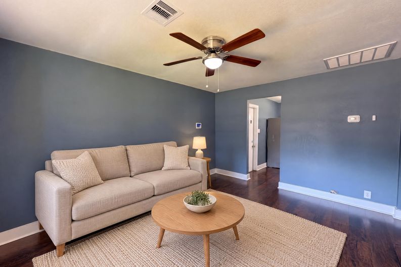 Photo 7 of 27 of 7405 Sterlingshire St, Houston, TX
