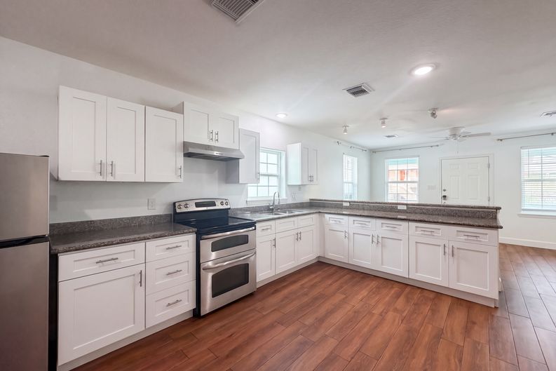 Photo 10 of 14 of 2819 Avenue K, Galveston, TX