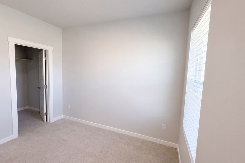 Photo 12 of 22 of 4998 W Thornapple Dr, Meridian, ID
