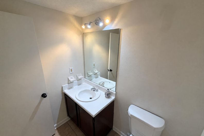Photo 17 of 31 of 1079 Brittwood Pl, Norcross, GA
