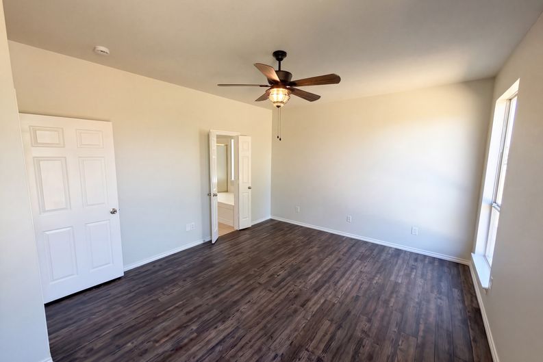 Photo 4 of 20 of 2617 Silver Hill Dr, Fort Worth, TX