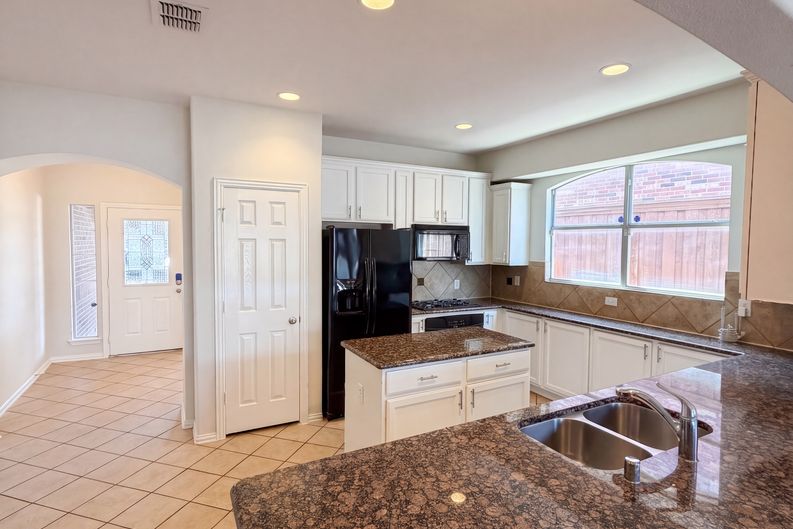 Photo 6 of 15 of 2184 Stuttgart Dr, Frisco, TX