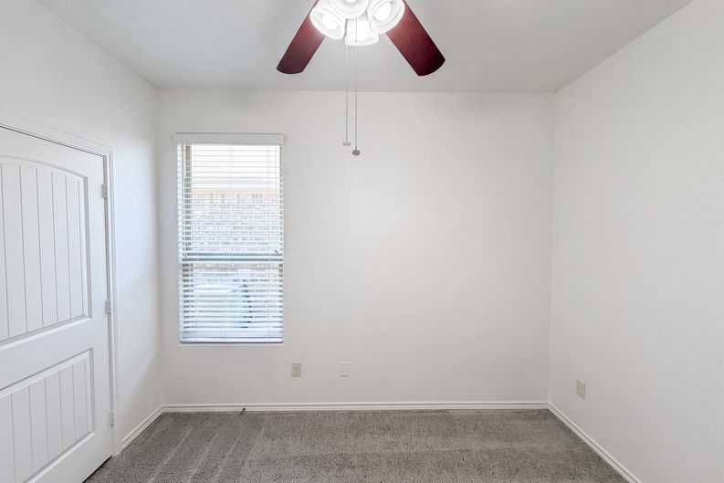 Photo 15 of 20 of 1108 Edgewater Dr, Azle, TX
