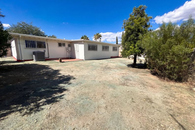 Photo 5 of 18 of 3431 S Champlain Ave, Tucson, AZ